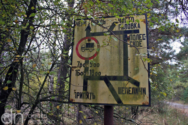 Stary znak drogowy w Prypeci Stary znak drogowy w Prypeci