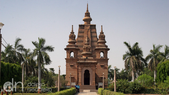 Świątynia buddyjska w Sarnath Świątynia buddyjska w Sarnath
