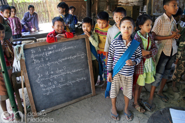 Lekcja angielskiego w birmańskiej szkole