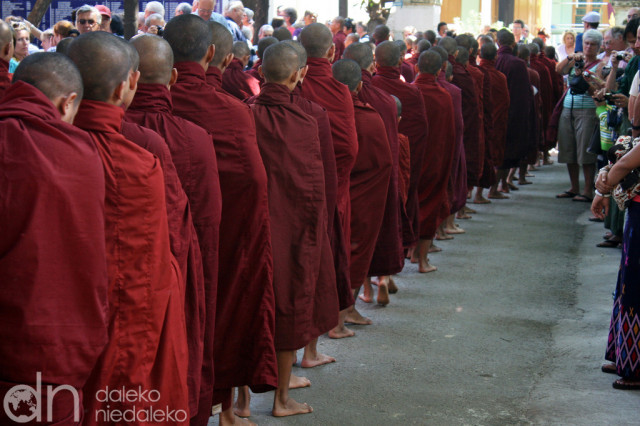 Mnisi z klasztoru w Amurapurze Mnisi z klasztoru w Amurapurze