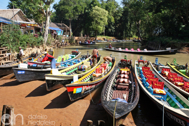 Turystyczne motorówki nad jeziorem Inle Turystyczne motorówki nad jeziorem Inle