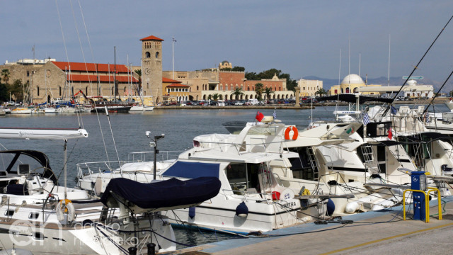 Port Mandraki w Rodos Port Mandraki w Rodos