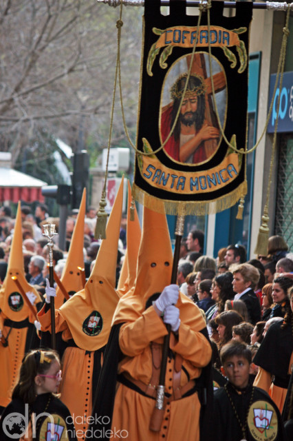 Członkowie bractwa w czasie parady Członkowie bractwa w czasie parady