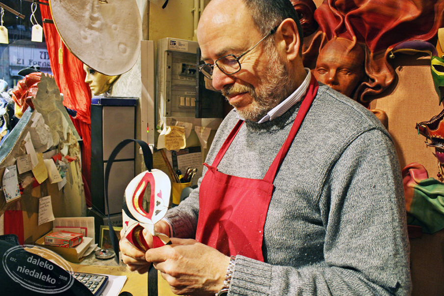 Ręczna produkcja maski