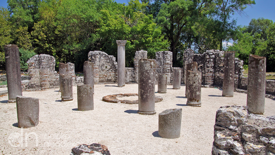 Baptysterium w Butrincie