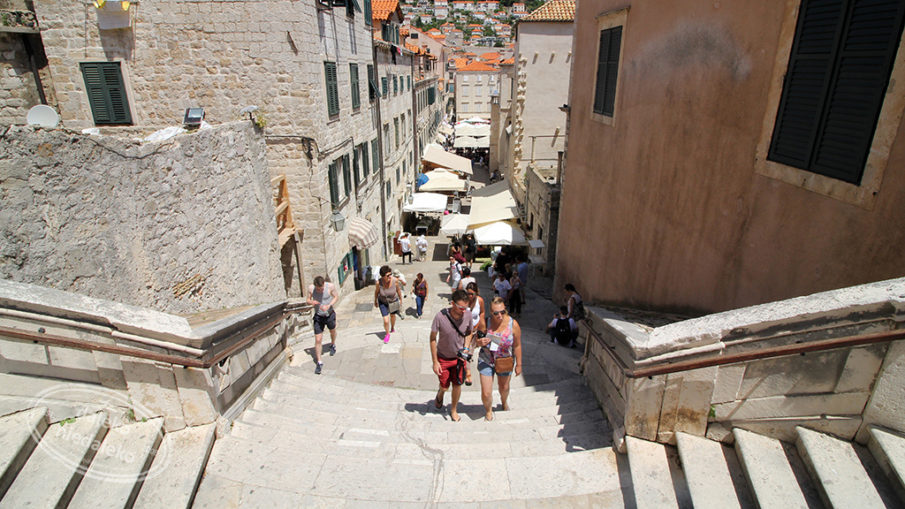 Dubrownik - schody klasztoru Jezuitów